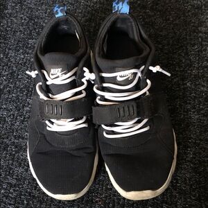 Nike SB Trainerendor Black Sneakers with White Laces and Blue Heel Tab